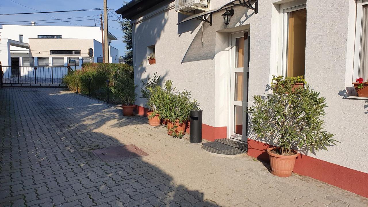 Ruttkai Vendeghaz Apartment Szekesfehervar Exterior photo