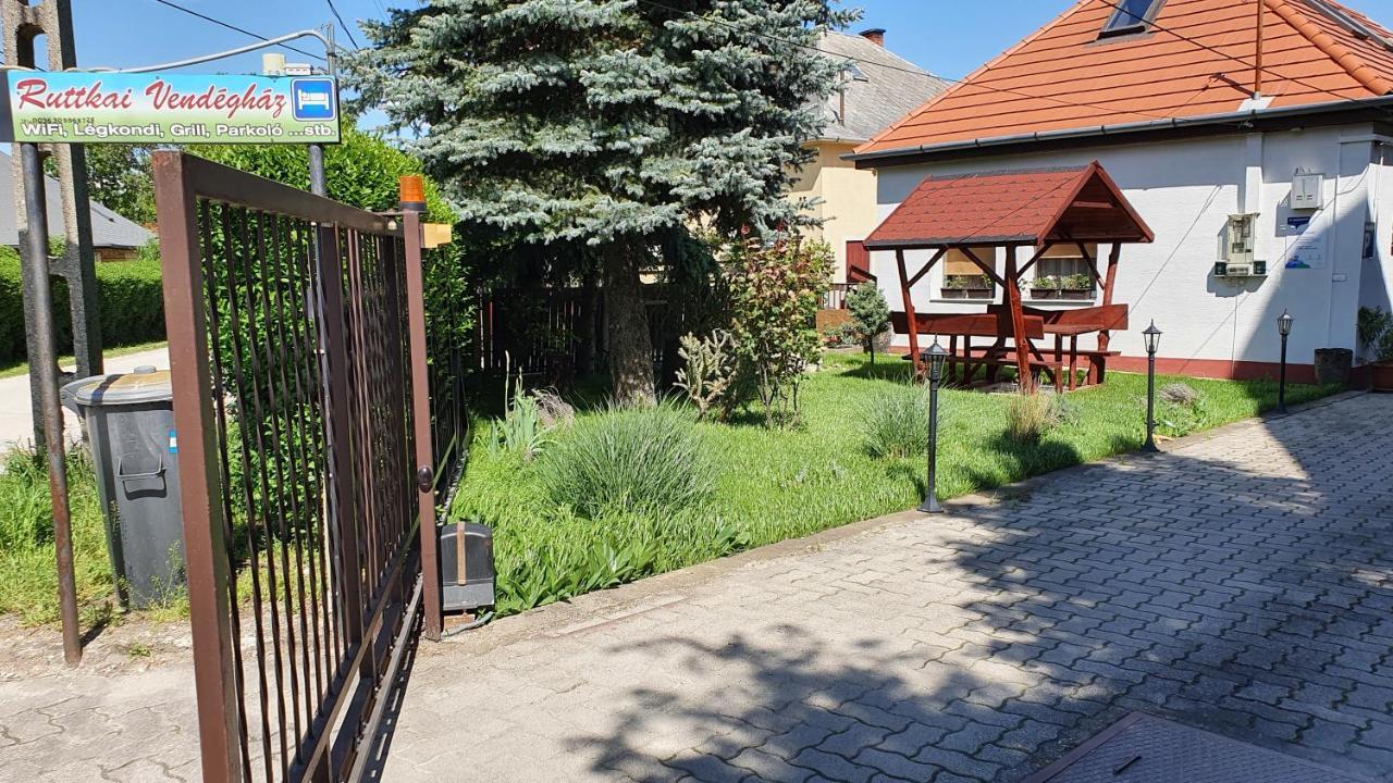 Ruttkai Vendeghaz Apartment Szekesfehervar Exterior photo