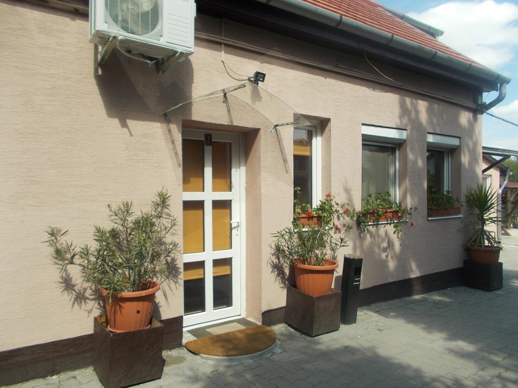 Ruttkai Vendeghaz Apartment Szekesfehervar Exterior photo